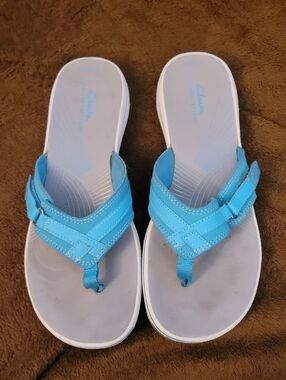 Clarks Womens Teal Cloudsteppers Sandals\Flip Flops  Size 10